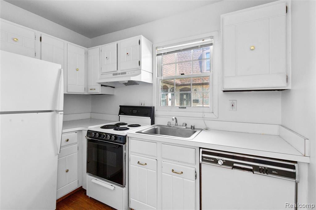 5055 Crooks Road, Unit 15 Royal Oak, MI 48073 - Photo 14 of 22