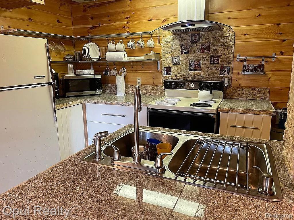 221 Bluegill Lake Road Harrison, MI 48625 - Photo 7 of 16