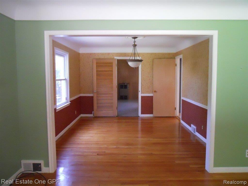 163 Ridgemont Road Grosse Pointe, MI 48236 - Photo 8 of 25 DSCN1509.JPG