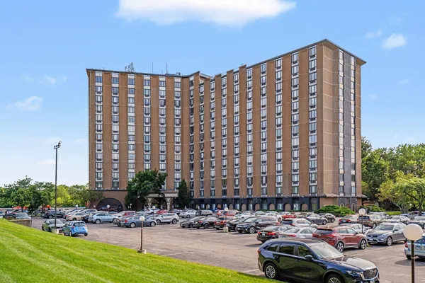 $215,000 | 1 Renaissance Place, Unit 3G, Palatine, IL 60067