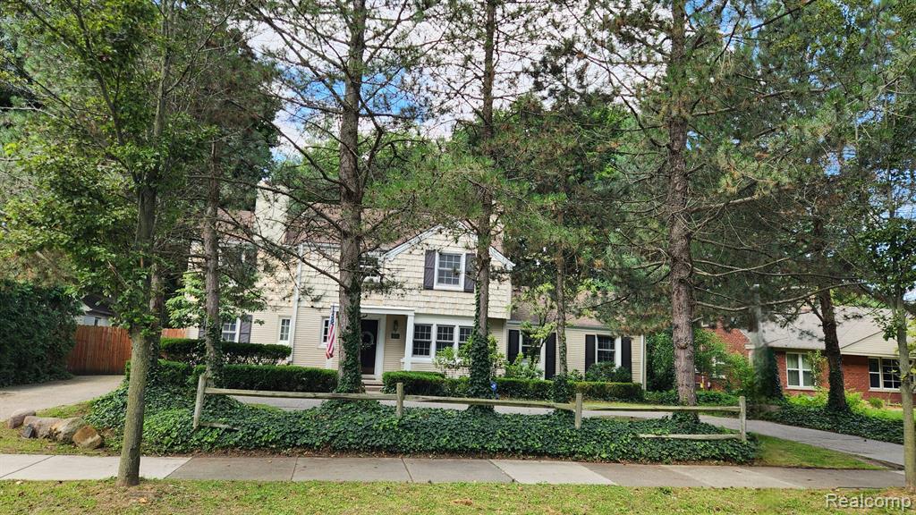 1031 Cadieux Road Grosse Pointe Park, MI 48230 - Photo 2 of 33