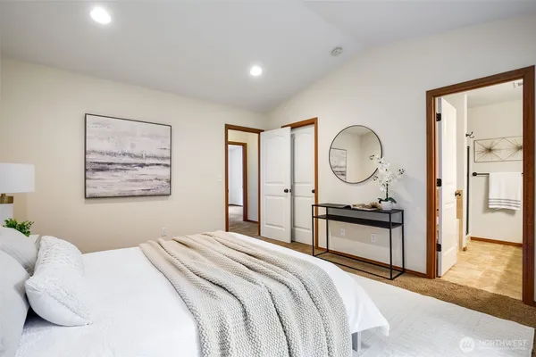 $3,695 | 13739 Stone Avenue North, Seattle, WA 98133