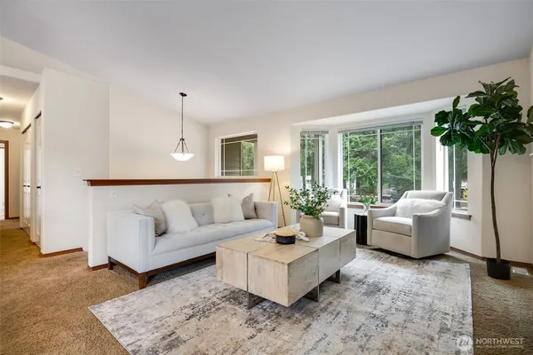 $3,695 | 13739 Stone Avenue North, Seattle, WA 98133