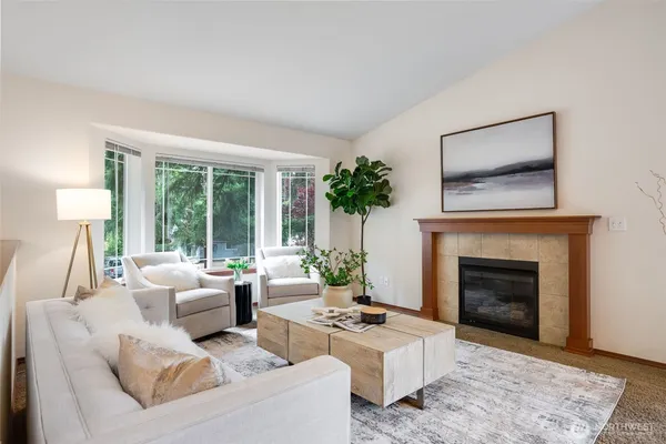 $3,695 | 13739 Stone Avenue North, Seattle, WA 98133