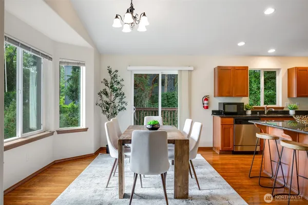 $3,695 | 13739 Stone Avenue North, Seattle, WA 98133