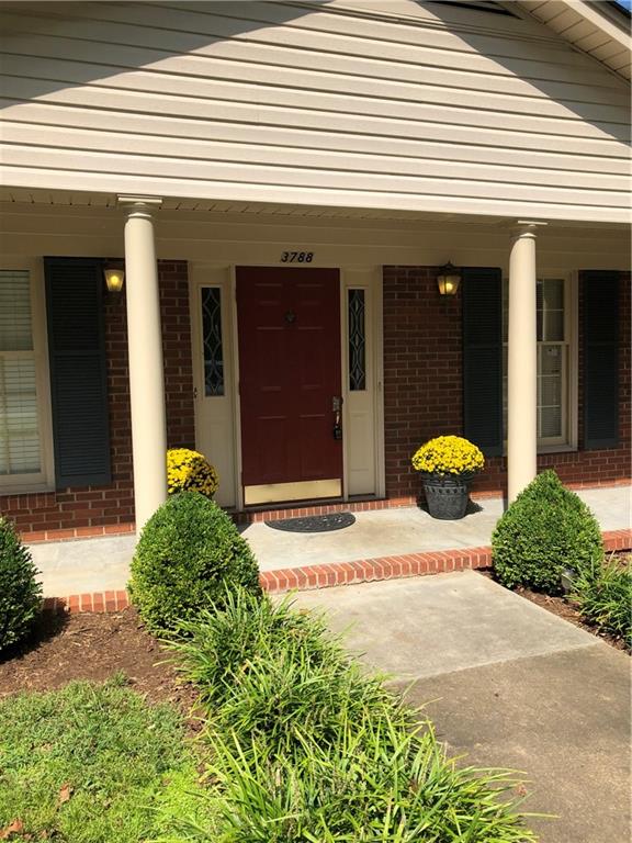 3788 Sandy Ford Road Hickory, NC 28602 - Photo 2 of 30 a front view of a house