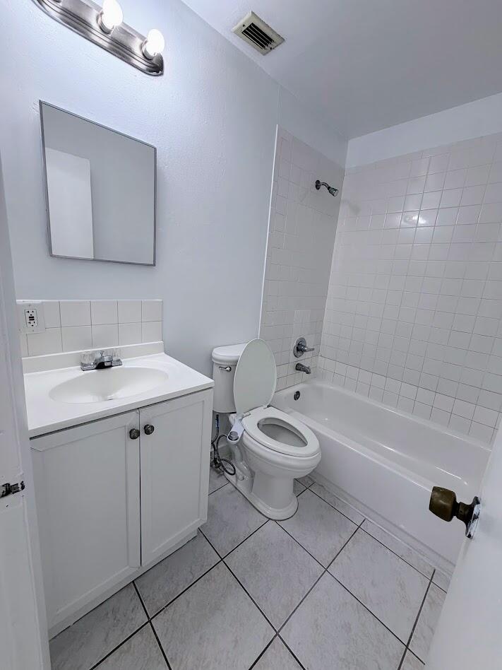 5899 Mango Road West Palm Beach, FL 33413 - Photo 9 of 18 bathroom