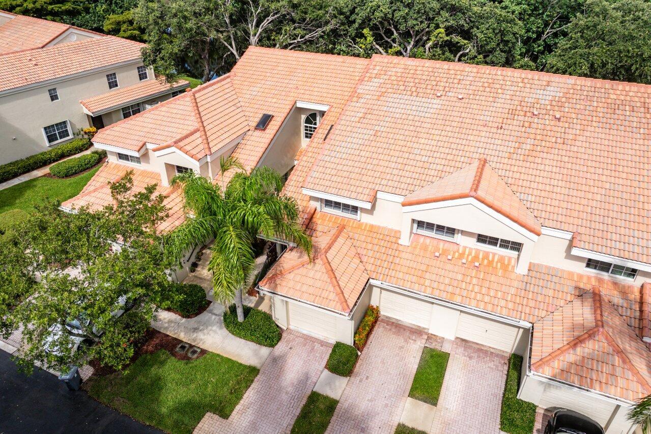 17266 Boca Club Boulevard, Unit 1603 Boca Raton, FL 33487 - Photo 35 of 42 a backyard of a house with lots of green space