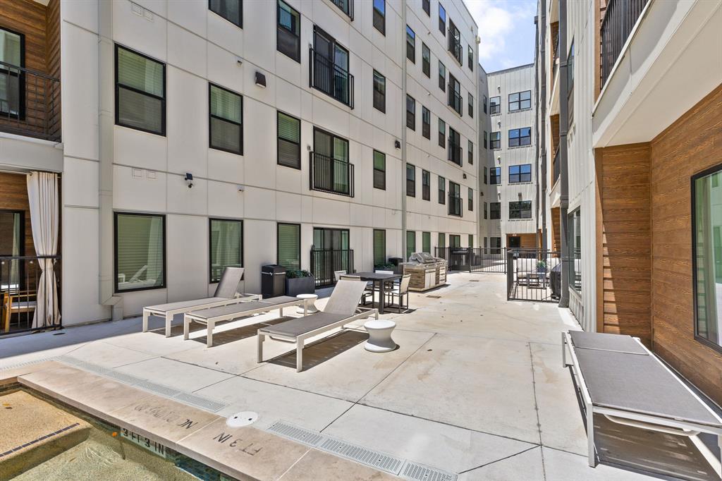 2500 Longview Street, Unit 418 Austin, TX 78705 - Photo 25 of 40 a view of a building with sitting area