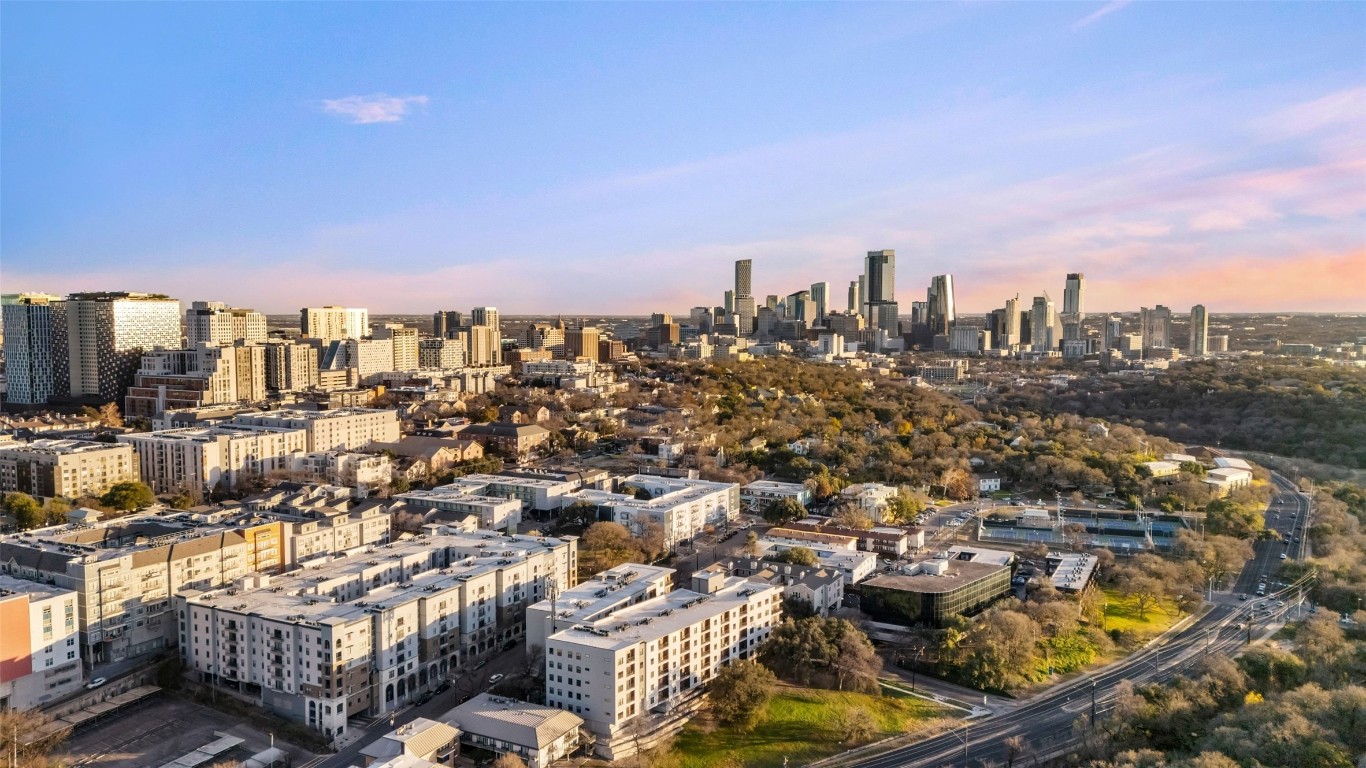 2500 Longview Street, Unit 418 Austin, TX 78705 - Photo 38 of 40 an aerial view of multiple house
