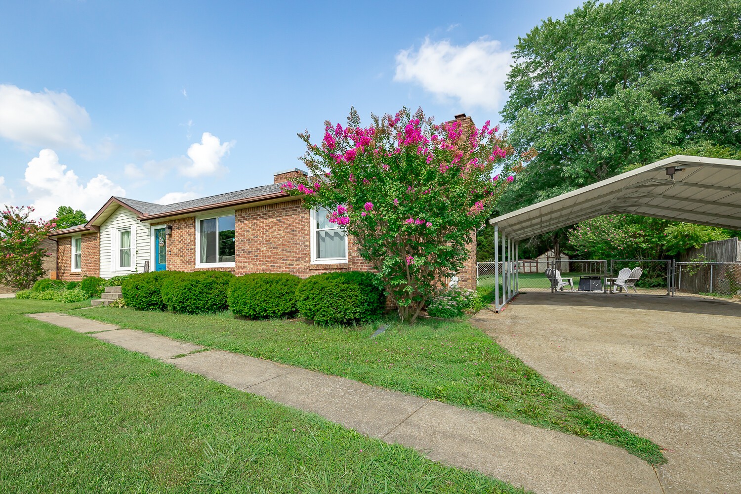 551 Bryan Road Clarksville, TN 37043 - Photo 5 of 37 a front view of a house with a yard