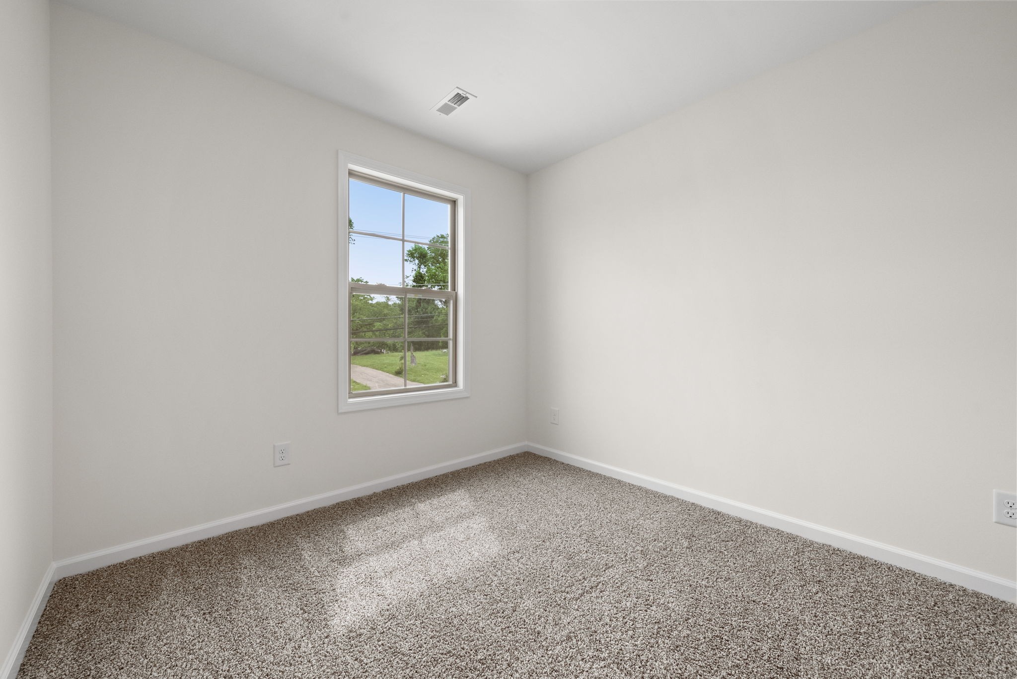 1912 Evans Road Clarksville, TN 37042 - Photo 20 of 32 an empty room with windows