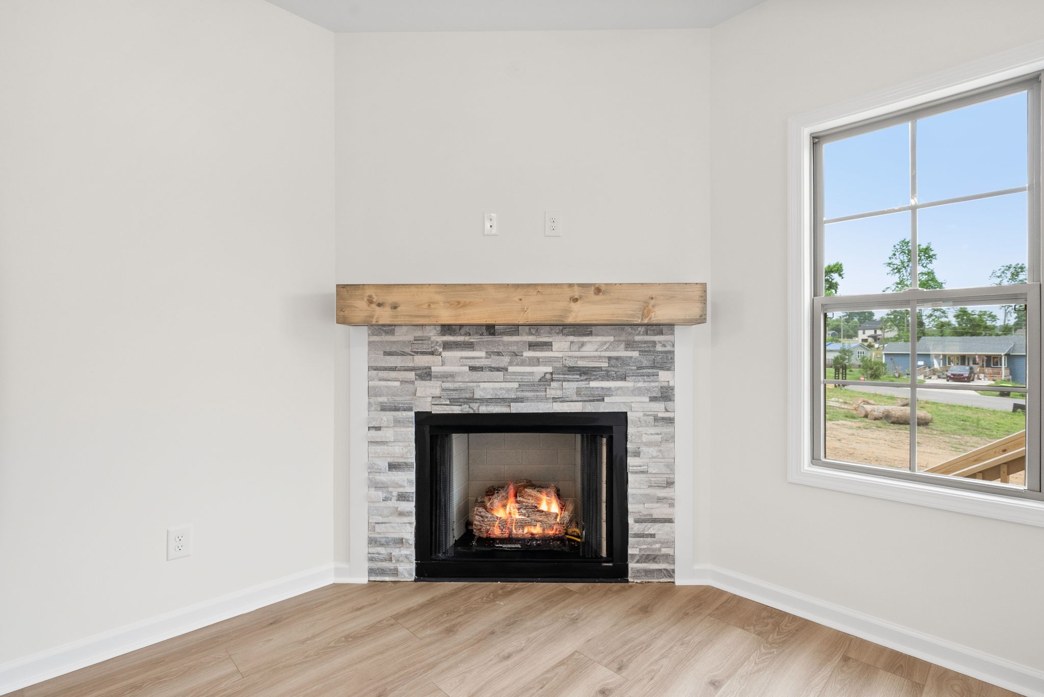 1912 Evans Road Clarksville, TN 37042 - Photo 8 of 32 a living room with a fireplace