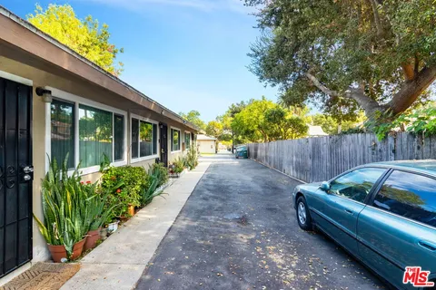 $1,550,000 | 965 North Summit Avenue, Pasadena, CA 91103
