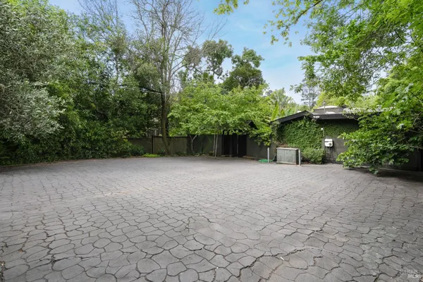 $1,895,000 | 53 Sir Francis Drake Boulevard, Ross, CA 94957