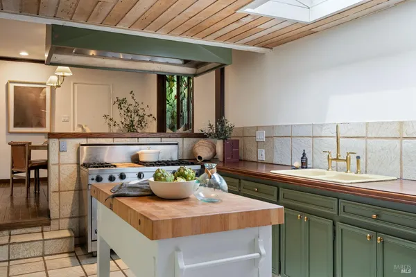 $1,895,000 | 53 Sir Francis Drake Boulevard, Ross, CA 94957