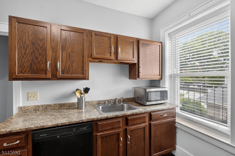 16 Forest Street Montclair, NJ 07042 - Photo 18 of 24