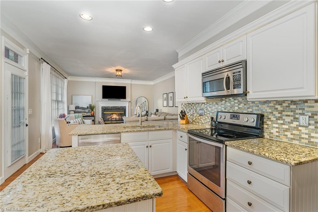 4924 Jessup Grove Road Greensboro, NC 27410 - Photo 3 of 28