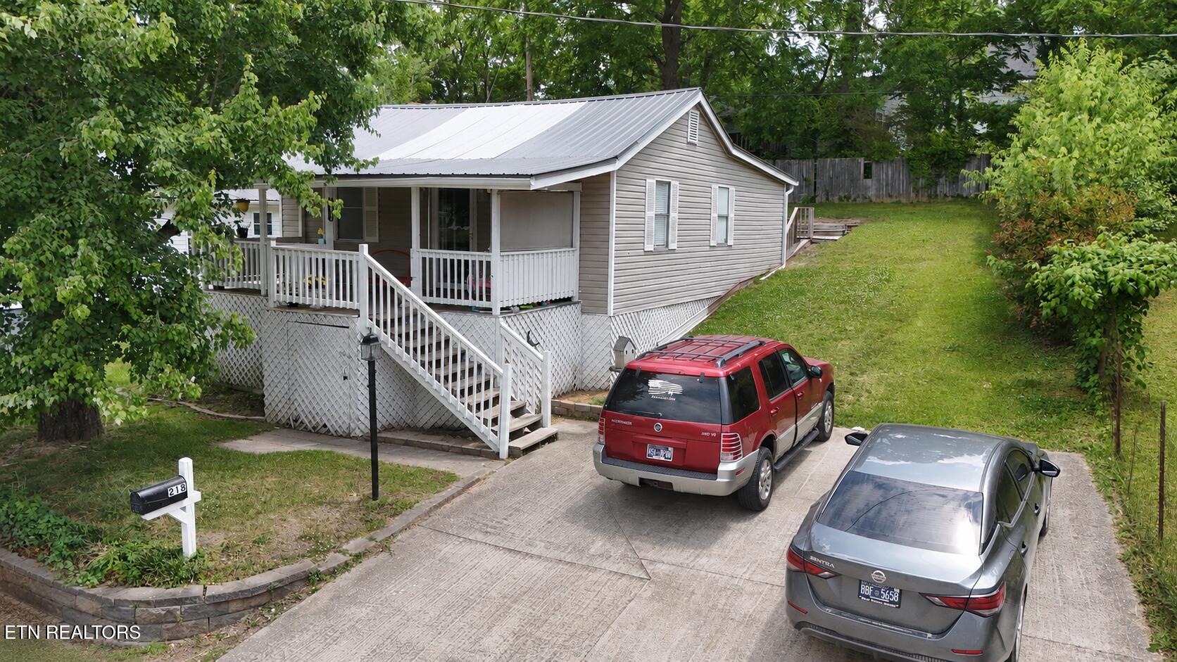 218 North Cross Street Oneida, TN 37841 - Photo 2 of 29 1