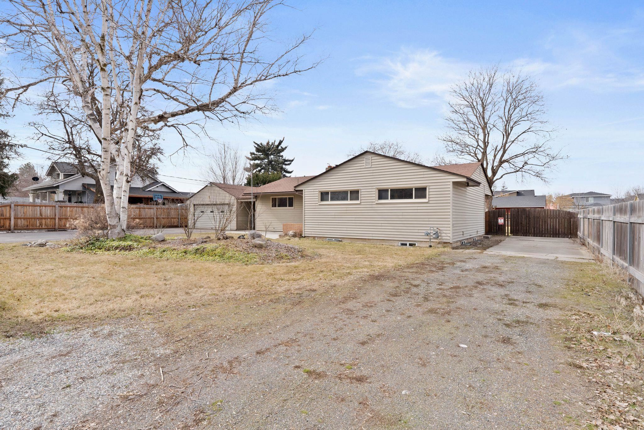 815 North Locust Road Spokane, WA 99206 - Photo 2 of 29