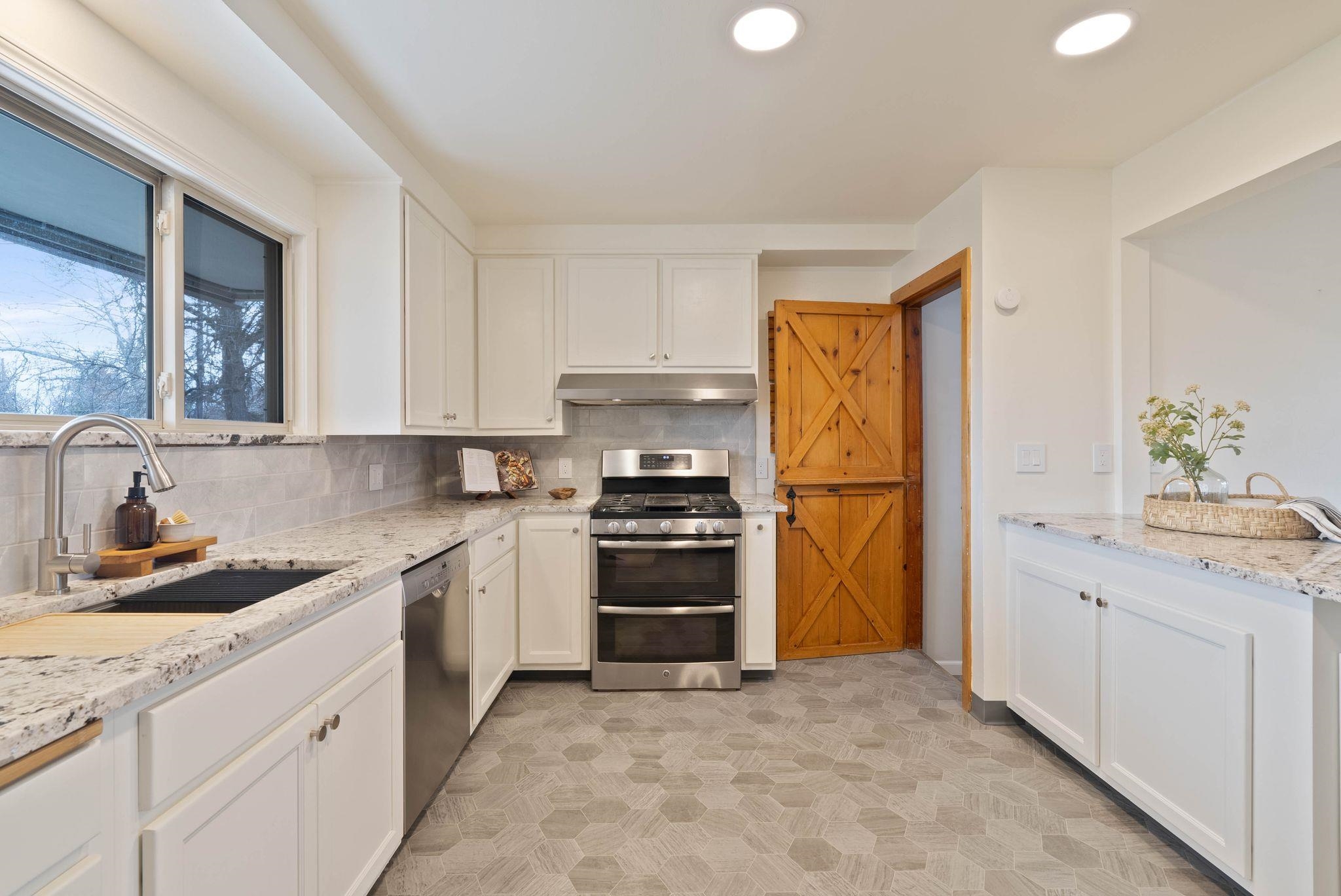 815 North Locust Road Spokane, WA 99206 - Photo 7 of 29