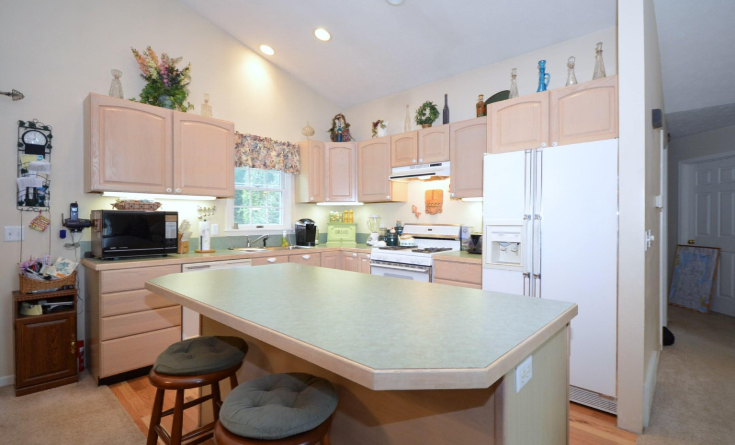 17827 Channel View Drive Spring Lake, MI 49456 - Photo 5 of 14 Kitchen