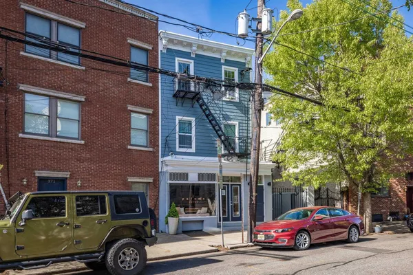 $2,200 | 373-375 3rd Street, Unit B, Jersey City, NJ 07302