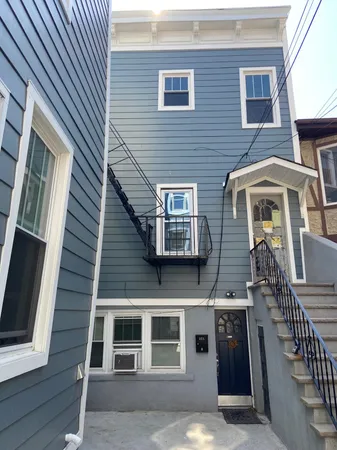 $2,200 | 373-375 3rd Street, Unit B, Jersey City, NJ 07302
