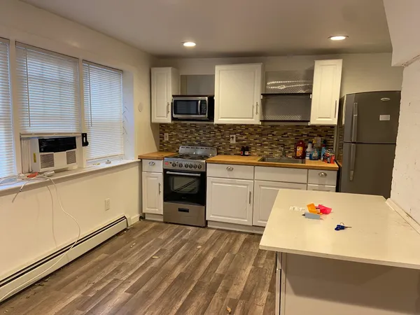 $2,200 | 373-375 3rd Street, Unit B, Jersey City, NJ 07302