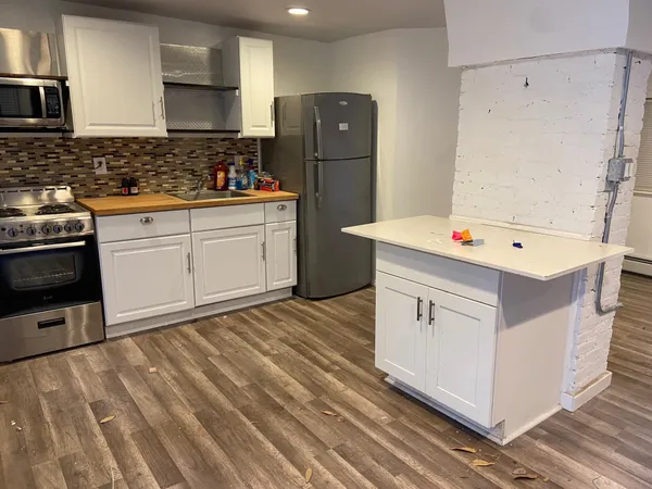 $2,200 | 373-375 3rd Street, Unit B, Jersey City, NJ 07302