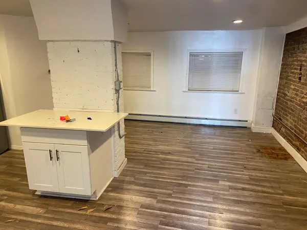 $2,200 | 373-375 3rd Street, Unit B, Jersey City, NJ 07302