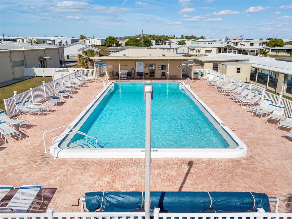 4104 11th Street East Ellenton, FL 34222 - Photo 15 of 20 a view of a balcony with chairs