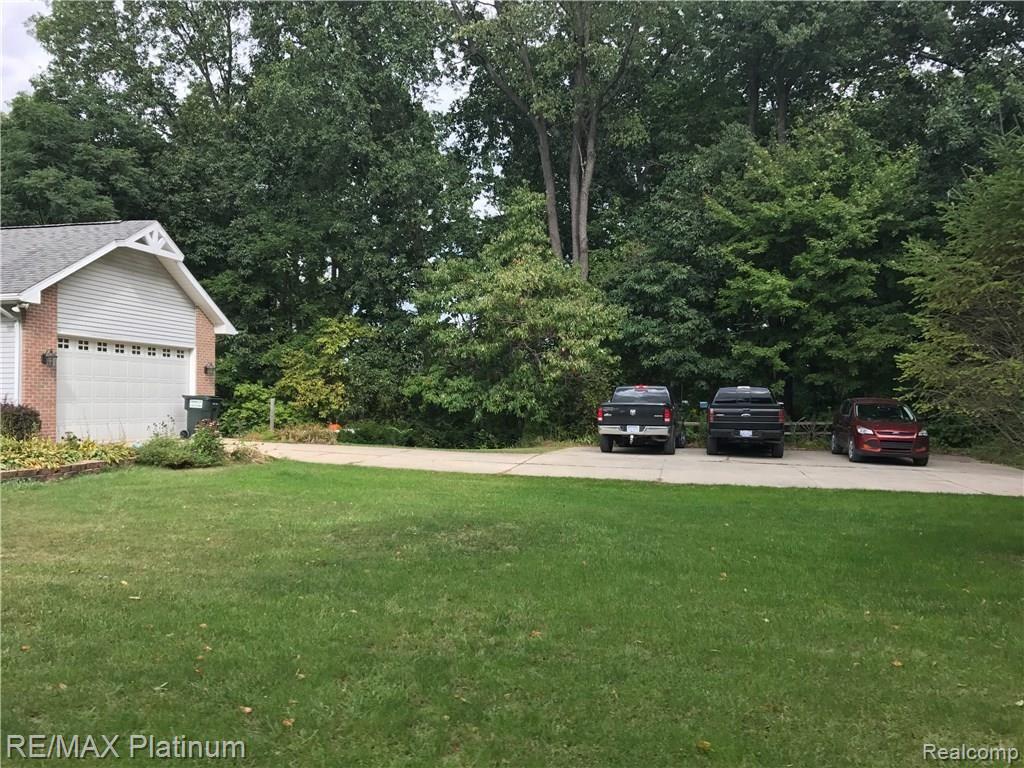 198 West Coon Lake Road Howell, MI 48843 - Photo 21 of 22 Large additional parking space on East side of driveway.