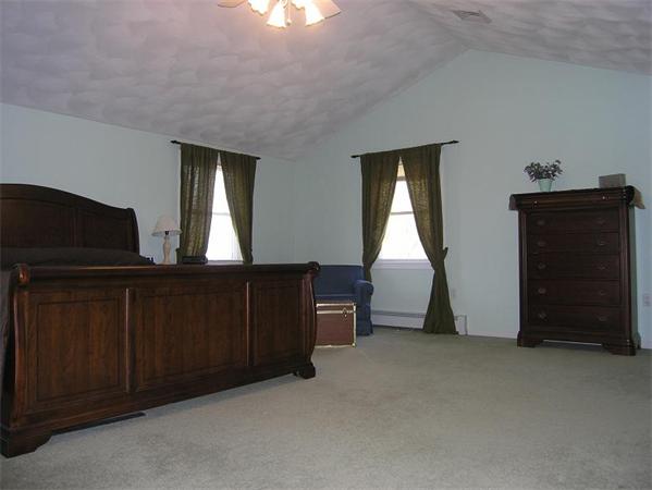 22 Cathy Road Burlington, MA 01803 - Photo 11 of 29 Gallery Image 11