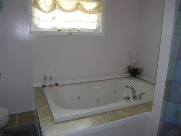 22 Cathy Road Burlington, MA 01803 - Photo 12 of 29 Gallery Image 12