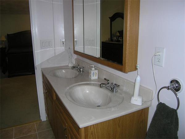 22 Cathy Road Burlington, MA 01803 - Photo 13 of 29 Gallery Image 13