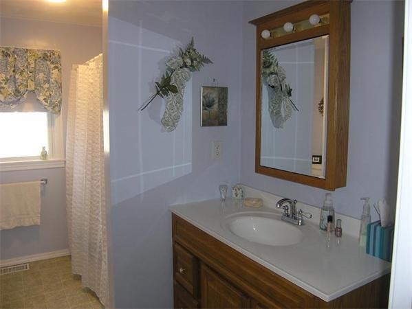 22 Cathy Road Burlington, MA 01803 - Photo 19 of 29 Gallery Image 19