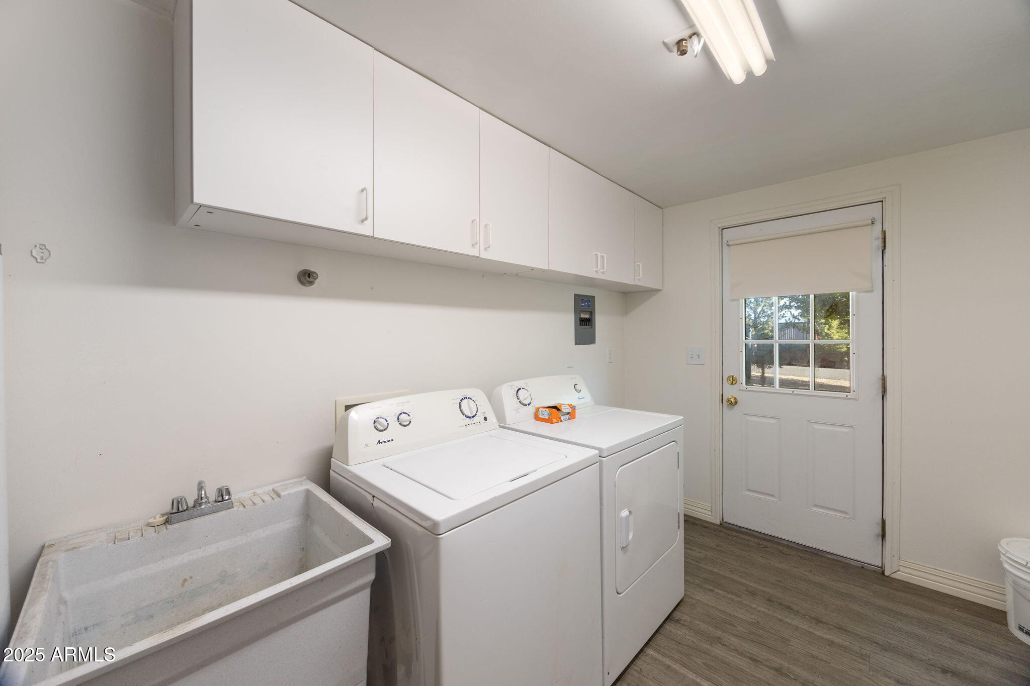 2209 Old Crooks Trail Overgaard, AZ 85933 - Photo 18 of 38 a utility room with dryer and washer