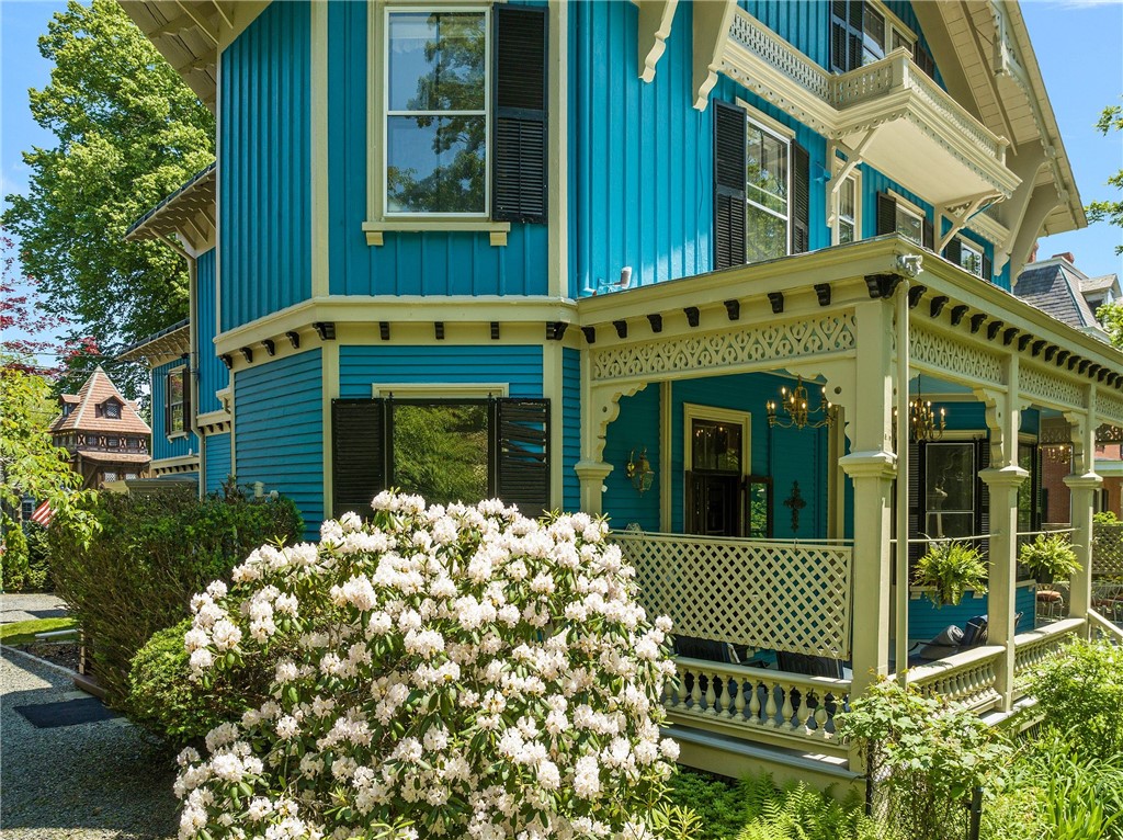 31 Old Beach Road Newport, RI 02840 - Photo 12 of 46 Gorgeous blooming flowers.