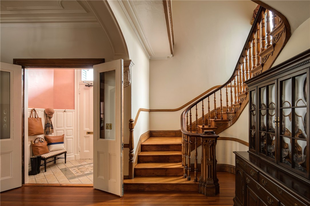31 Old Beach Road Newport, RI 02840 - Photo 13 of 46 Vestibule and grand foyer.