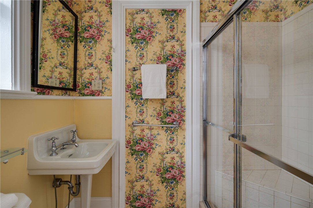 31 Old Beach Road Newport, RI 02840 - Photo 16 of 46