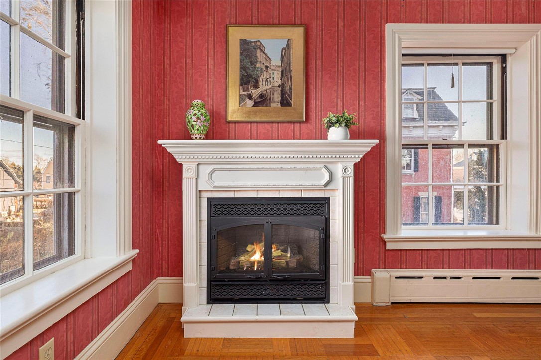 31 Old Beach Road Newport, RI 02840 - Photo 20 of 46 Second level bedroom in suite area fireplace.