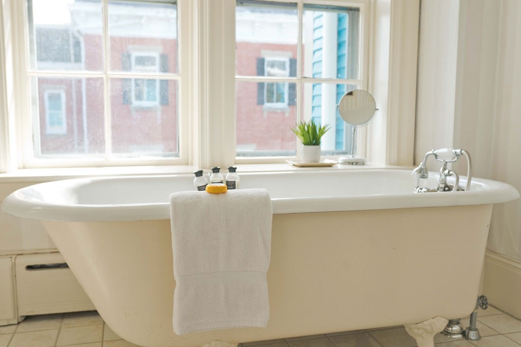 31 Old Beach Road Newport, RI 02840 - Photo 21 of 46 Spa-like bathroom with southern exposure.