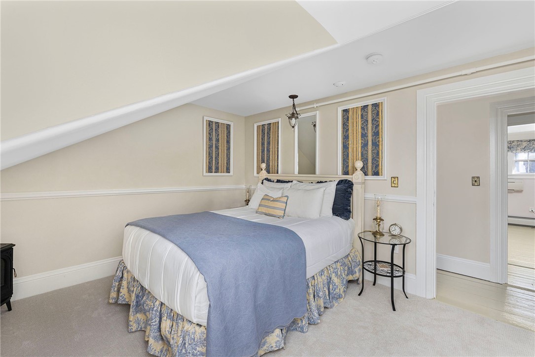31 Old Beach Road Newport, RI 02840 - Photo 25 of 46 Third level bedroom with en suite.