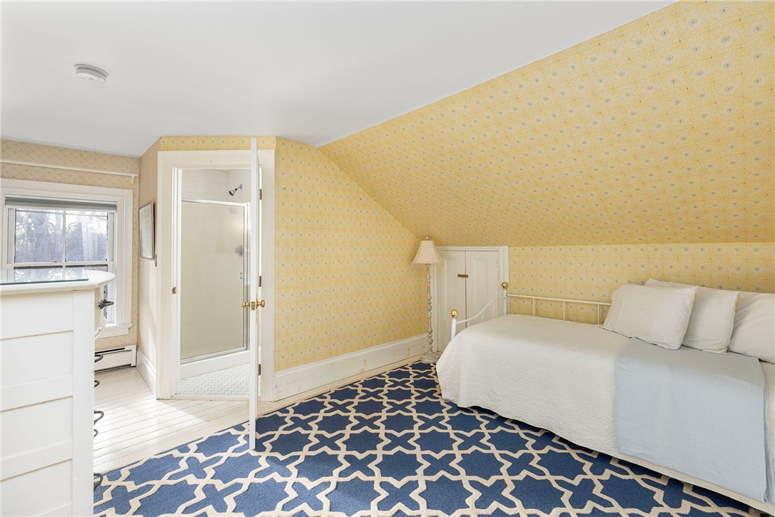 31 Old Beach Road Newport, RI 02840 - Photo 26 of 46 Fun informal gathering room.