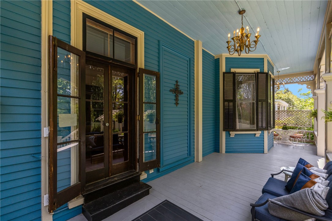 31 Old Beach Road Newport, RI 02840 - Photo 33 of 46 Lovely indoor outdoor flow.