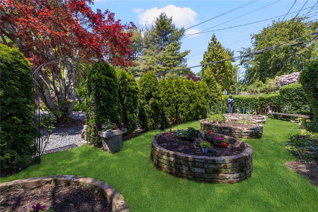 31 Old Beach Road Newport, RI 02840 - Photo 43 of 46 Vegetable gardens.