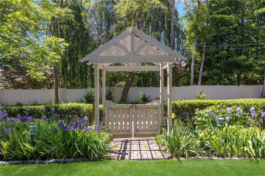 31 Old Beach Road Newport, RI 02840 - Photo 10 of 46 Pergola entryway.