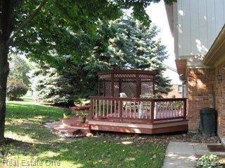 542 Kentucky Drive Rochester, MI 48307 - Photo 21 of 22 DECK VIEW