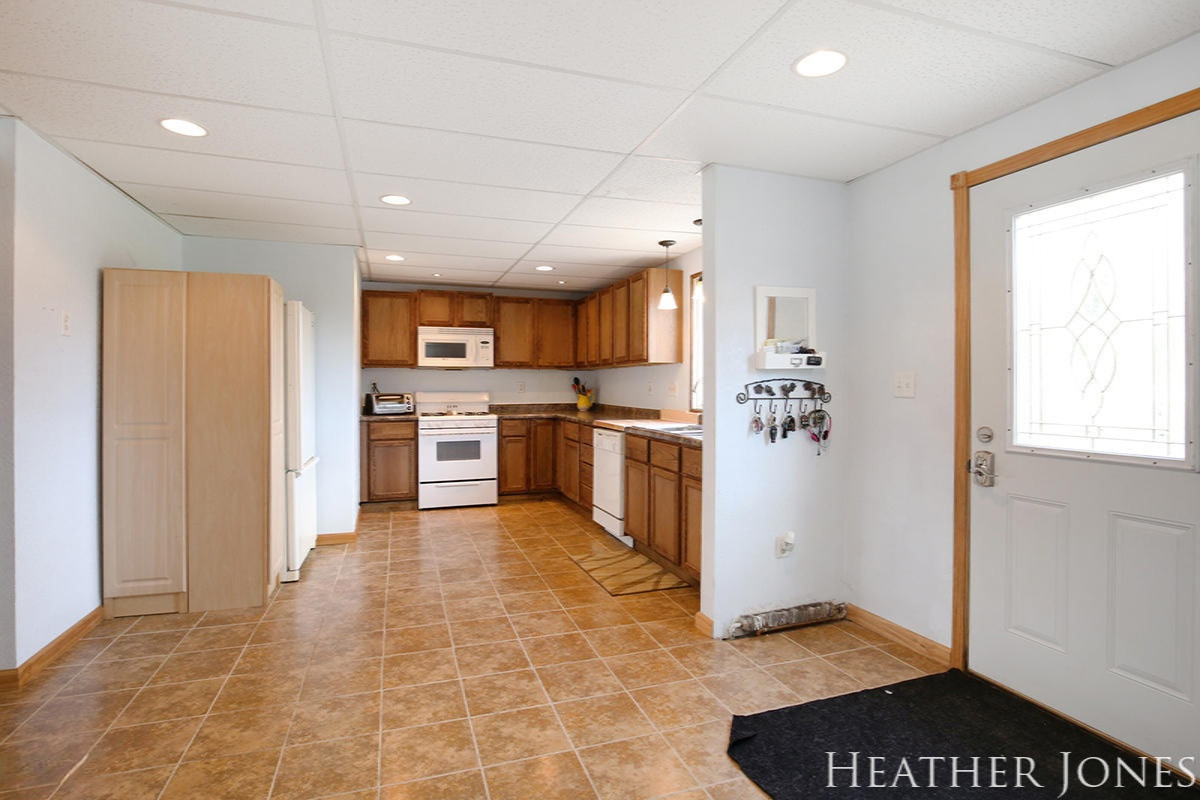 3532 Fleck Road Six Lakes, MI 48886 - Photo 6 of 29 IMG_3742